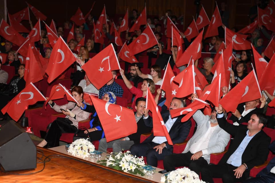 ŞARKILARLA CUMHURİYET COŞKUSU