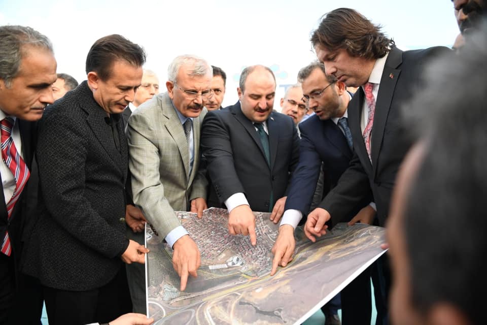 TUZLA BELEDİYE EKİPLERİ KOKU OLAYINA ANINDA MÜDAHALE ETTİ