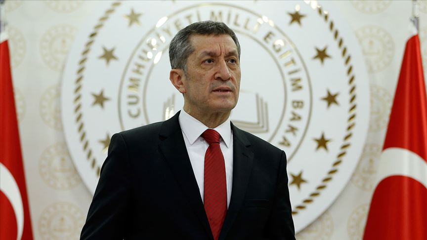 UZAKTAN EĞİTİMDE İLK DERSİ MEB BAKANI ZİYA SELÇUK VERECEK