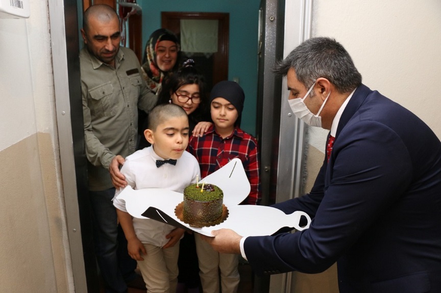 TUZLA MEM VOLKAN PULLU ÇOCUKLARIN BAYRAMINI DA DOĞUM GÜNÜDE UNUTMADI