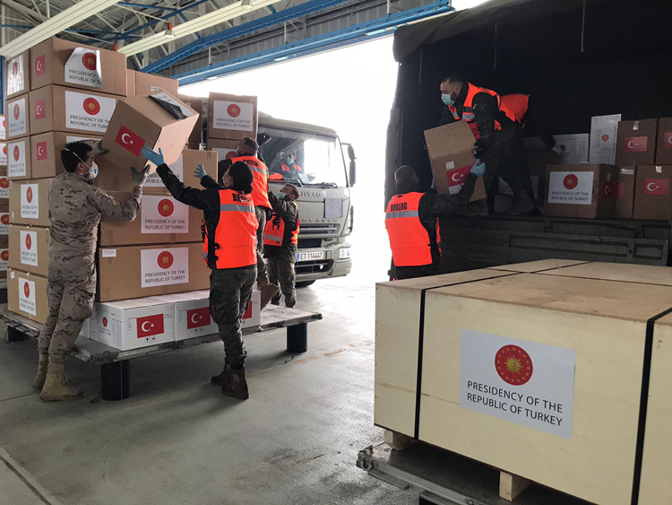 TÜRKİYE’NİN GÖNDERDİĞİ SAĞLIK MALZEMELERİ İSPANYA’YA ULAŞTI