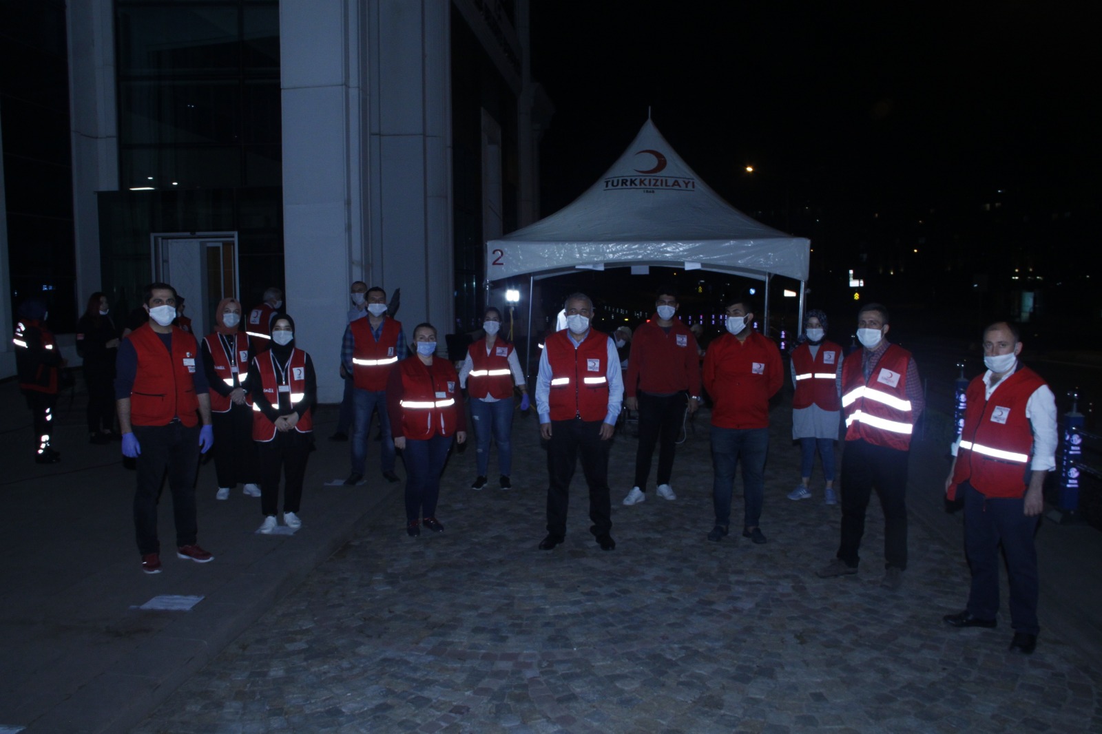 TUZLA KIZILAY KAN BAĞIŞI KAMPANYASI YOĞUN KATILIMLA DEVAM EDİYOR