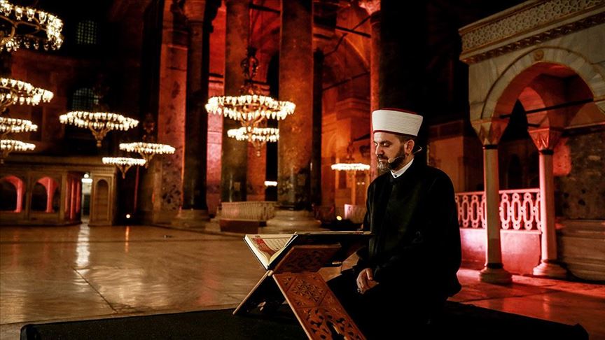 AYASOFYA’DA FETİH SURESİ OKUNDU