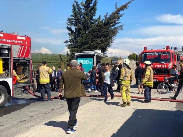 TUZLA’DA ÇATI YANGINI KORKUTTU