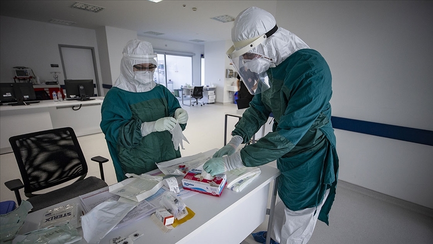 TÜRKİYE’DE SON 24 SAATTE 26 BİN 410 KİŞİNİN COVİD-19 TESTİ POZİTİF ÇIKTI, 246 KİŞİ HAYATINI KAYBETTİ