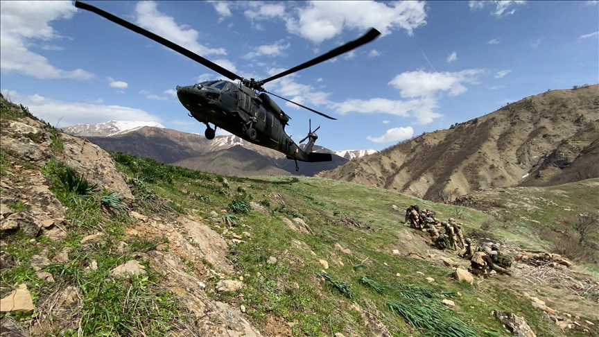 OMUZ OMUZA VEREN JÖH, PÖH VE GÜVENLİK KORUCULARI, TERÖRİSTLERİN İNLERİNİ TEK TEK İMHA EDİYOR