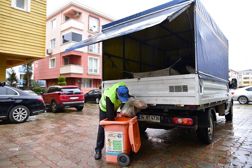 TUZLA’DA BAYAT EKMEKLER GIDA KOLİSİNE DÖNÜŞÜYOR