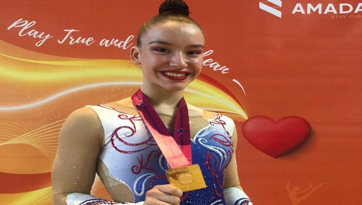 MİLLİ CİMNASTİKÇİ AYŞE BEGÜM ONBAŞI DÜNYA ŞAMPİYONU OLDU