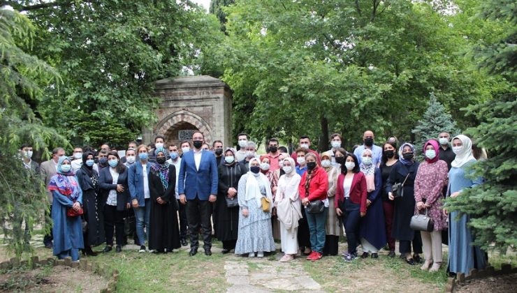 TUZLA AK PARTİ TEŞKİLATI İSTANBUL’UN FETHİNİ HÜNKAR ÇAYIRI’NDA KUR’AN TİLAVETİ VE DUALAR İLE YÂD ETTİ