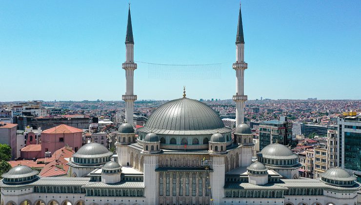 TAKSİM’E YAPILAN CAMİ KILINAN CUMA NAMAZIYLA İBADETE AÇILDI