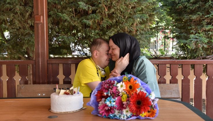 TUZLA’DA FENERBAHÇELİ ÖZEL ÇOCUĞA, BAŞKAN YAZICI’DAN ATKI VE PASTA SÜRPRİZİ