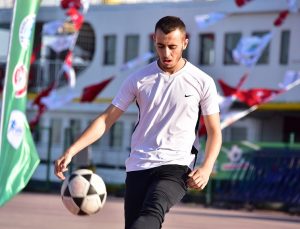 TUZLALI SPORSEVERLER AYAK TENİSİ TURNUVASINDA BİR ARAYA GELDİ