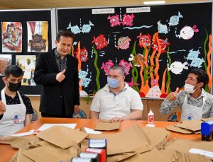 TUZLA’NIN ÖZEL ÇOCUKLARI, NAYLON POŞET YERİNE KESE KAĞIDI ÜRETİYOR