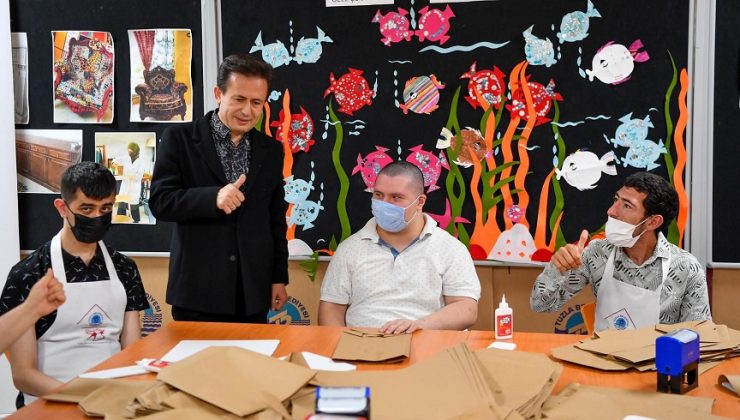 TUZLA’NIN ÖZEL ÇOCUKLARI, NAYLON POŞET YERİNE KESE KAĞIDI ÜRETİYOR