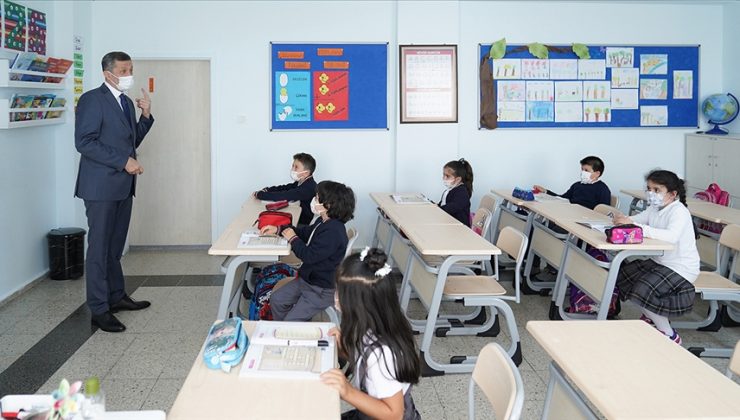 MİLLİ EĞİTİM BAKAN SELÇUK: TEREDDÜTSÜZ EYLÜLDE OKULA BAŞLAMAKLA İLGİLİ BİR SÜRECİ YÖNETİYORUZ