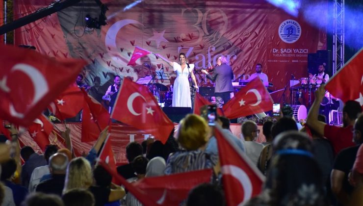 TUZLA’DA 30 AĞUSTOS ZAFER BAYRAMI COŞKUSU ASLI HÜNEL İLE YAŞANDI