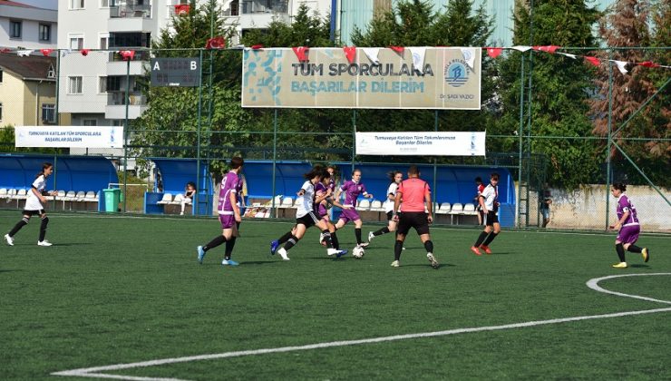 TUZLA’DA 30 AĞUSTOS ZAFER BAYRAMI’NA ÖZEL KADINLAR FUTBOL TURNUVASI DÜZENLENDİ