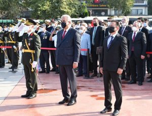 TUZLA’DA 30 AĞUSTOS ZAFER BAYRAMI DOLAYISIYLA ÇELENK SUNMA TÖRENİ DÜZENLENDİ