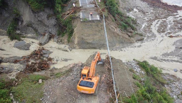 ŞİDDETLİ YAĞIŞ KARADENİZ’DE SEL VE HEYELANA NEDEN OLDU