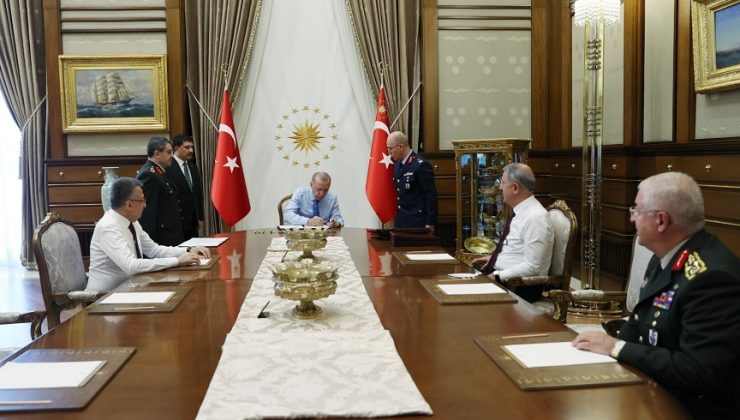 YAŞ KARARLARI AÇIKLANDI: 17 GENERAL VE AMİRAL BİR ÜST RÜTBEYE, 56 ALBAY İSE GENERAL VE AMİRALLİĞE YÜKSELTİLDİ