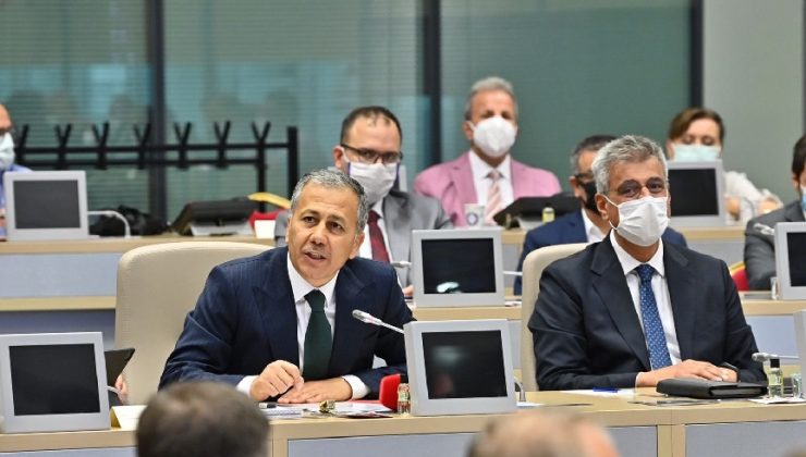 İSTANBUL VALİSİ YERLİKAYA: İSTANBUL’UN MAVİ KATEGORİYE GİRMESİ İÇİN 783 BİN 468 HEMŞEHRİMİZİN DAHA AŞI OLMASI GEREKİYOR