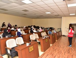 TUZLA’DA ANNE ÇOCUK EĞİTİM MERKEZİ ÖĞRETMENLERİNE İLK YARDIM DERSİ VERİLDİ