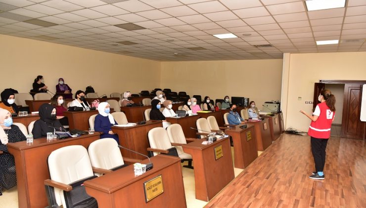 TUZLA’DA ANNE ÇOCUK EĞİTİM MERKEZİ ÖĞRETMENLERİNE İLK YARDIM DERSİ VERİLDİ