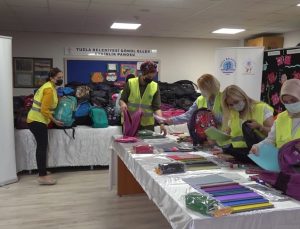 TUZLALI ÇOCUKLARIN OKUL ÇANTASI VE KIRTASİYE MALZEMELERİ GÖNÜL ELLERİ’NDEN