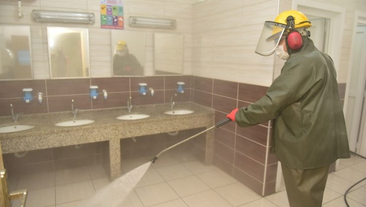 TUZLA’DA OKULLAR OZON YIKAMA YÖNTEMİ İLE DEZENFEKTE EDİLDİ