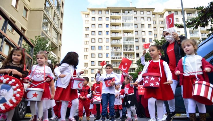 TUZLA’DA 3-6 YAŞ ÇOCUKLAR’DAN BANDOLU CUMHURİYET BAYRAMI KORTEJİ