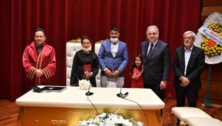 TUZLA’DA OTURAN 2 ÇOCUKLU ROMAN ÇİFTİN NİKÂHINI TUZLA BELEDİYE BAŞKANI DR. ŞADİ YAZICI KIYDI