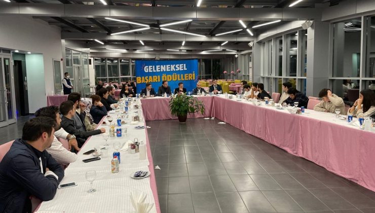 TUZLA AK GENÇLİK ÜNİVERSİTELİ EN’LER İLE BULUŞTU
