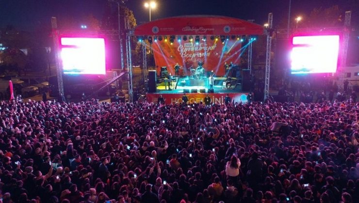 TUZLA’DA CUMHURİYET BAYRAMI COŞKUSU BİLAL SONSES KONSERİ İLE ZİRVEYE ULAŞTI