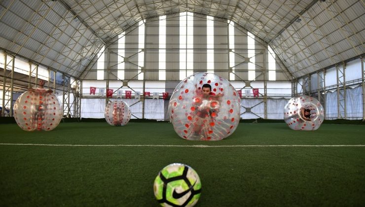 TUZLA’DA DÜZENLENEN BALON FUTBOLU TURNUVASINDA KEYİFLİ ANLAR YAŞANDI