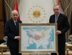CUMHURBAŞKANI ERDOĞAN VE BAHÇELİ, TÜRK DÜNYASI HARİTASI İLE POZ VERDİ