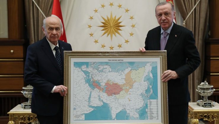 CUMHURBAŞKANI ERDOĞAN VE BAHÇELİ, TÜRK DÜNYASI HARİTASI İLE POZ VERDİ