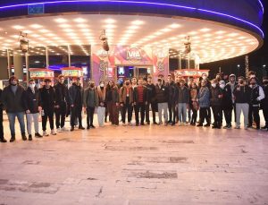 BAŞKAN YAZICI, GENÇLERLE BİRLİKTE İZLEDİĞİ MATRİX FİLMİNİ YORUMLADI