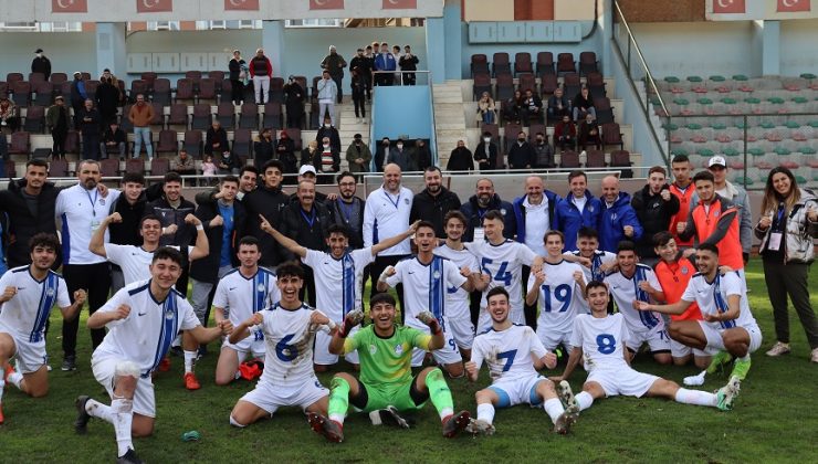 U19 GENÇLERİ A TAKIMA GÖZ KIRPIYOR