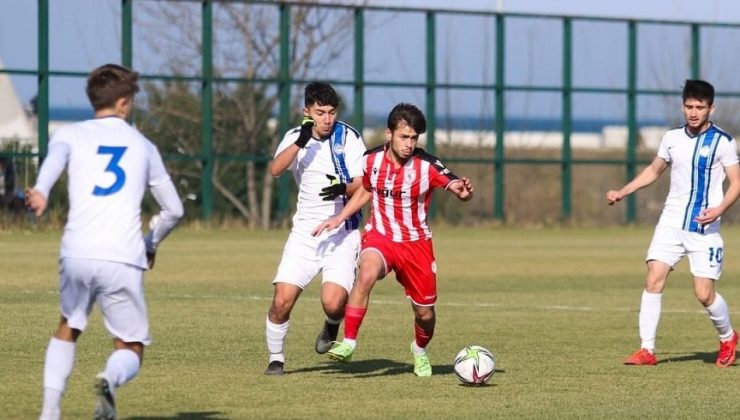 SAKATLIK VAR OYUN DURUYOR HAKEM DURMUYOR