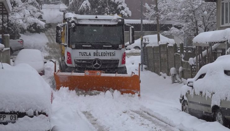 TUZLA BELEDİYESİ KAR TEMİZLEME ÇALIŞMALARINI ARALIKSIZ SÜRDÜRÜYOR