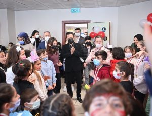 BAŞKAN YAZICI, ÖĞRENCİLERİN KARNE MUTLULUĞUNU PAYLAŞTI