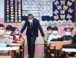 BAKAN ÖZER: YARIYIL TATİLİNİ UZATMAYI GEREKTİRECEK HERHANGİ BİR DURUM SÖZ KONUSU DEĞİL