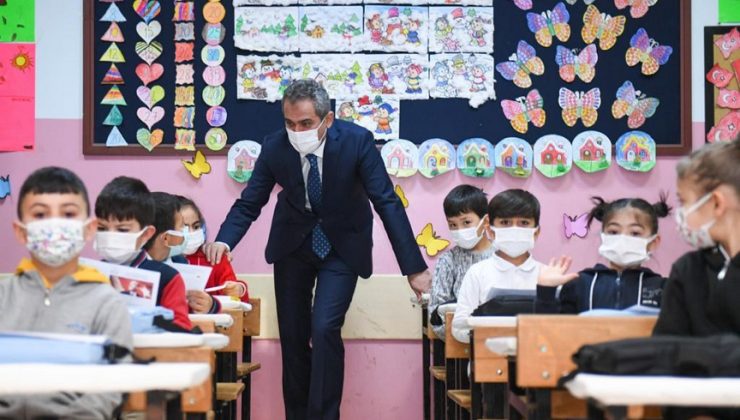 BAKAN ÖZER: YARIYIL TATİLİNİ UZATMAYI GEREKTİRECEK HERHANGİ BİR DURUM SÖZ KONUSU DEĞİL