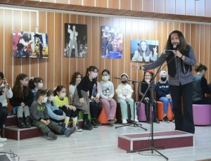 BARIŞ MANÇO, KENDİ YAPTIRDIĞI OKULDA ANILDI