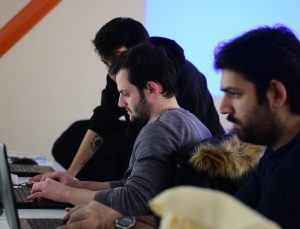 GENÇLER PROJELERİNİ TUZLA BELEDİYESİ TEKNOLOJİ MERKEZİ’NDE GELİŞTİRİYOR