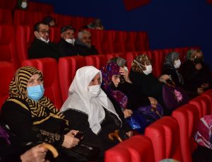 65 YAŞ ÜSTÜ BÜYÜKLER, EREN BÜLBÜL’ÜN HAYATINI ANLATAN FİLMDE, DUYGU DOLU ANLAR YAŞADI