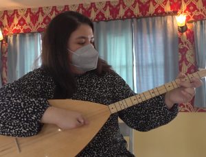 DOĞUŞTAN PARMAKLARI OLMAYAN ZEYNEP’İN KONSERVATUAR BAŞARISI