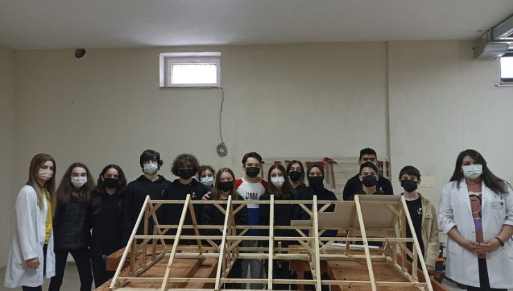 KALE OKULLARI SOKAKTA YAŞAYAN CAN DOSTLARINI UNUTMADI!