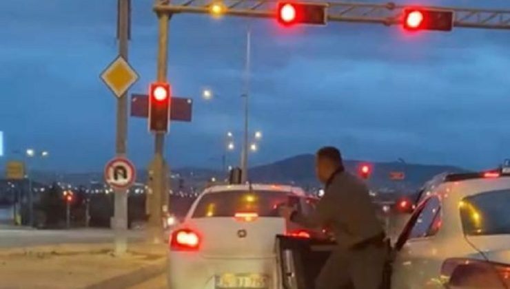 TUZLA’DA YOLU PAYLAŞAMAYAN SÜRÜCÜLERİN TEHLİKELİ KAPIŞMASI