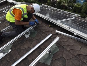 BİNALARA EN AZ YÜZDE 5 ‘YENİLENEBİLİR ENERJİ’ ŞARTI GETİREN DÜZENLEME RESMİ GAZETE’DE